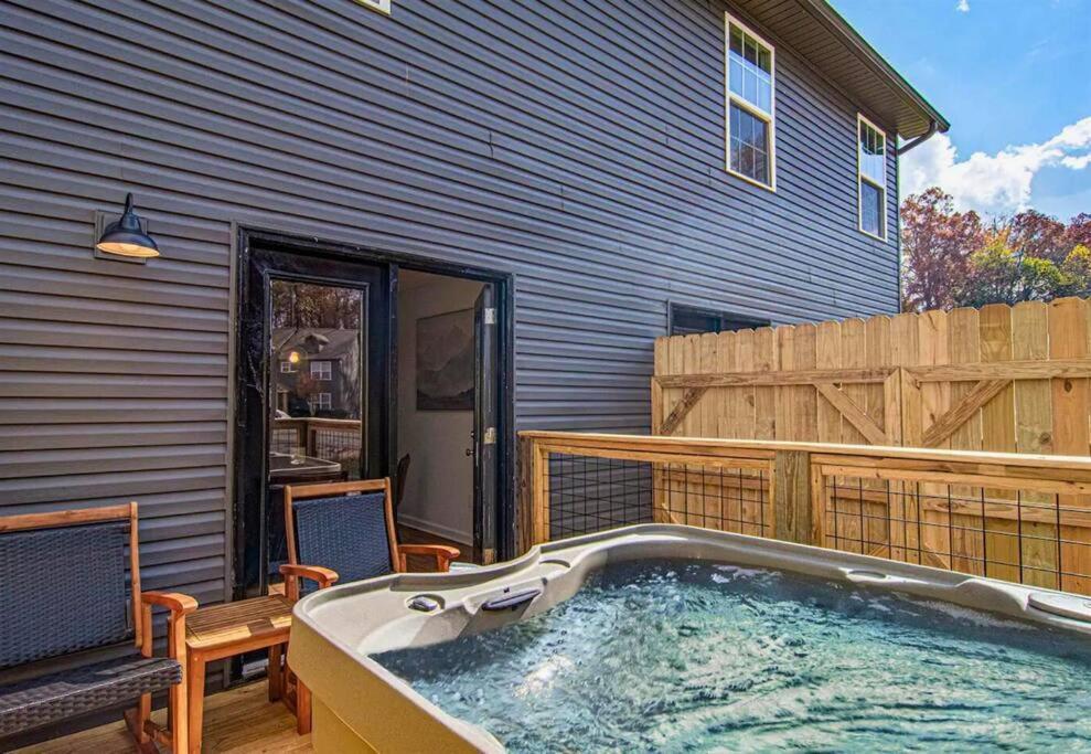 Willow Trace: Family Retreat, Hot Tub, Gaming! Пиджен Фордж Екстериор снимка